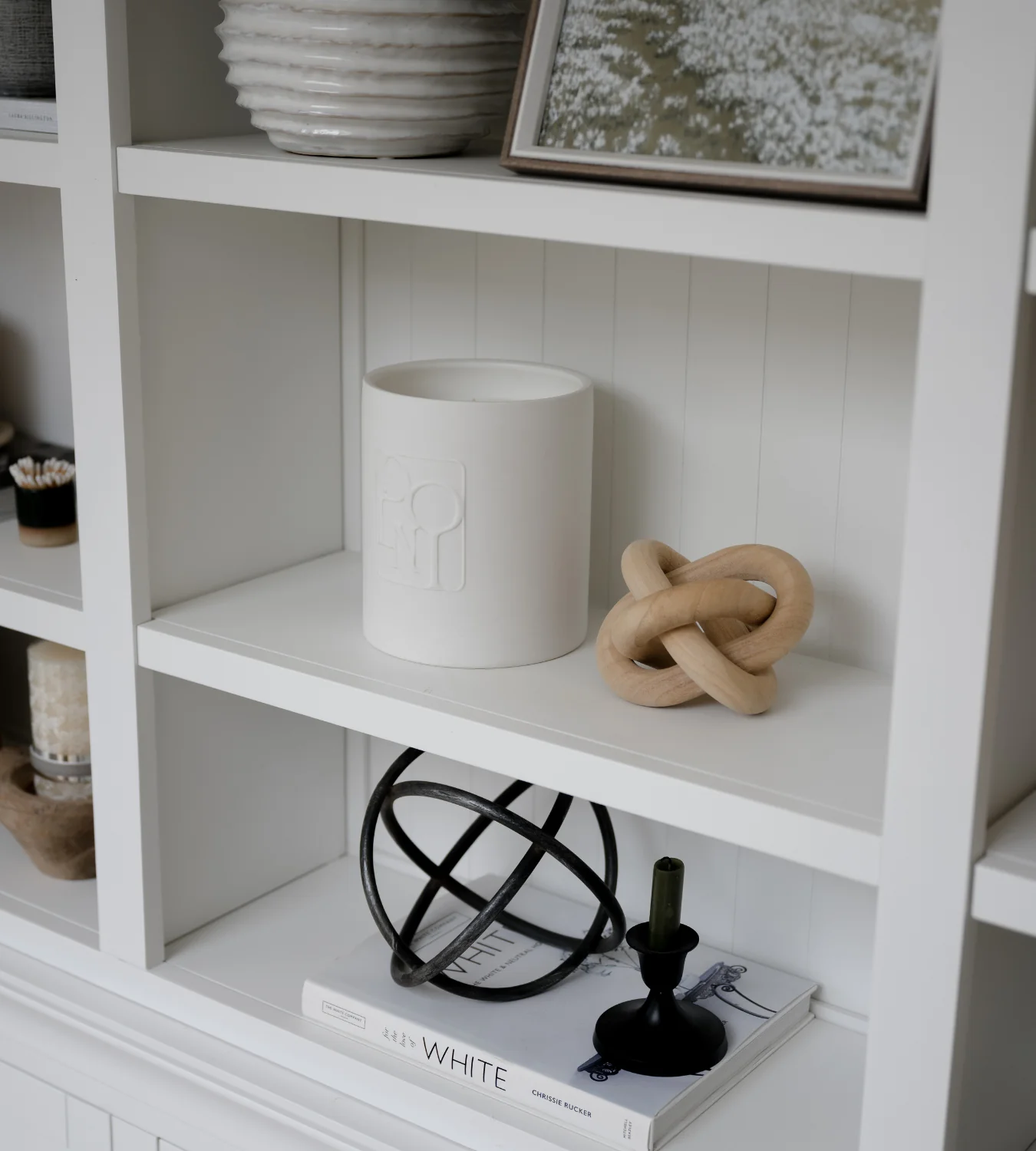 Amber & Patchouli baltos keramikos žvakė - Image 9