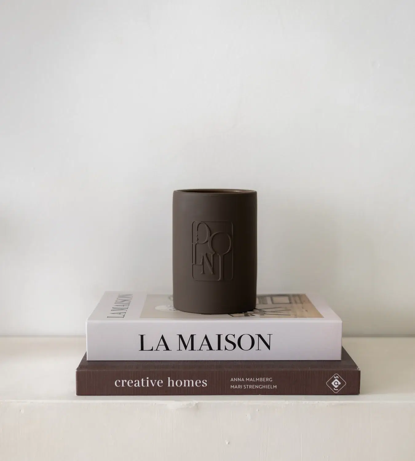 Tobacco & Oud rudos keramikos žvakė - Image 4