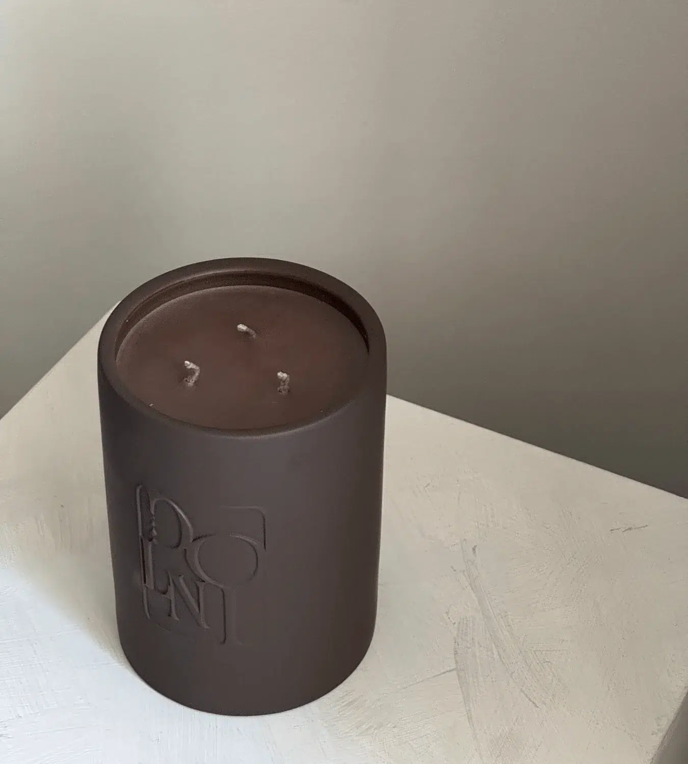 Tobacco & Oud rudos keramikos žvakė - Image 3